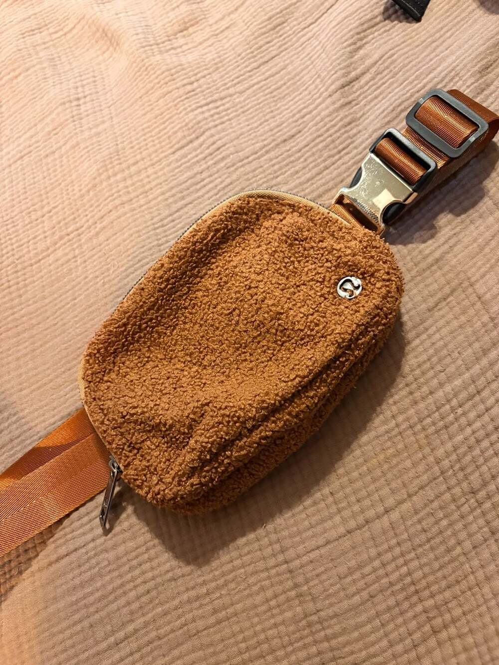 Lululemon Everywhere Belt Bag Fleece in Burnt Caramel